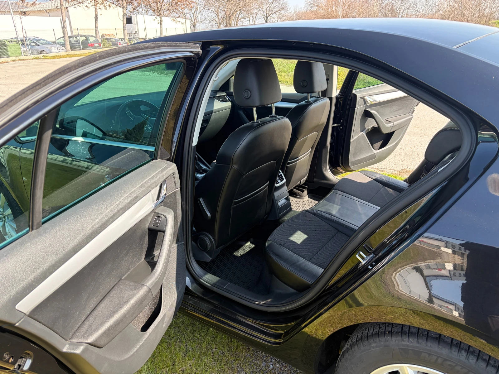 Skoda Octavia 2.0 TDI, снимка 7 - Автомобили и джипове - 53750864