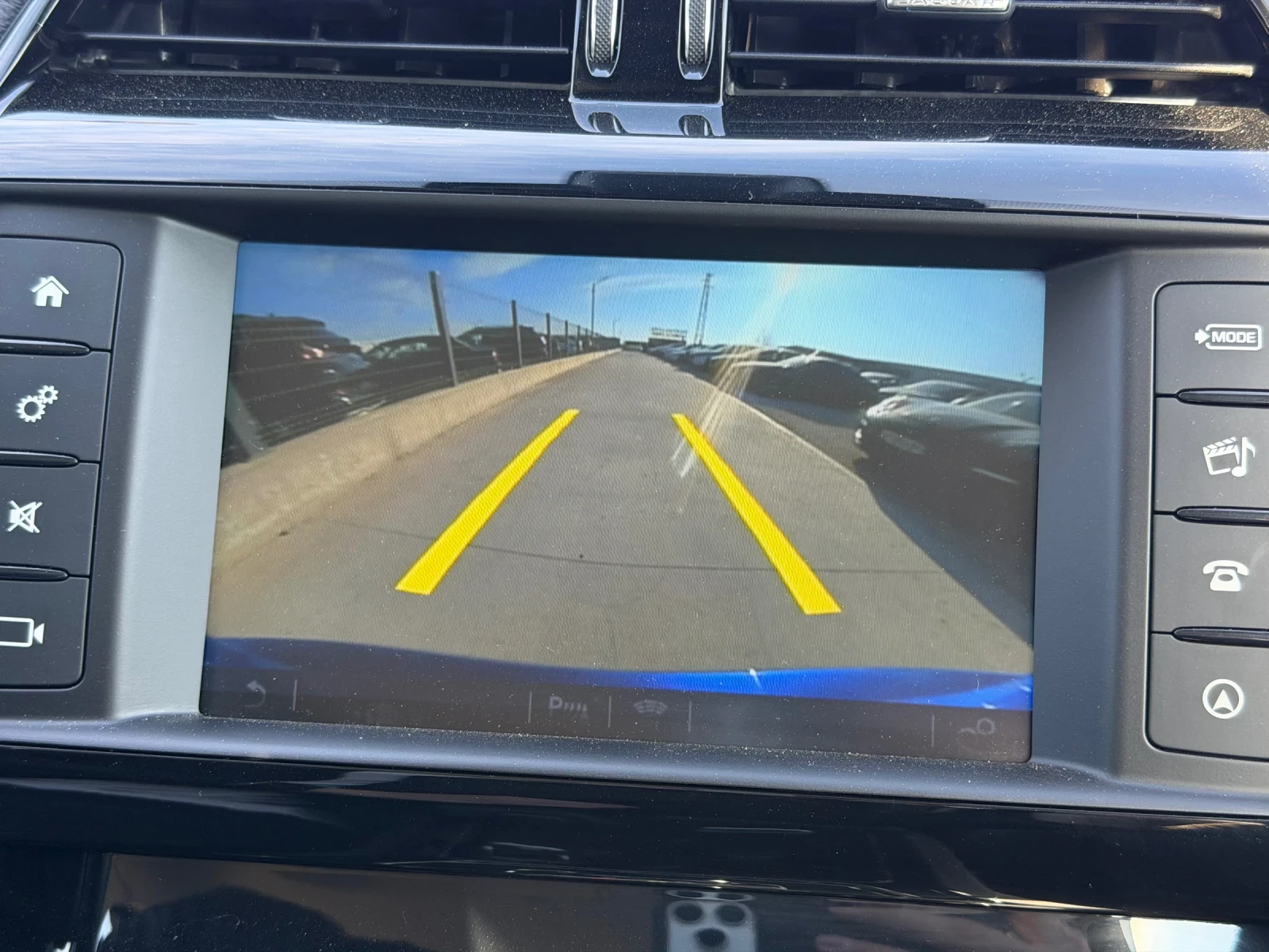 Jaguar XE 2.0T* , снимка 15 - Автомобили и джипове - 53997265