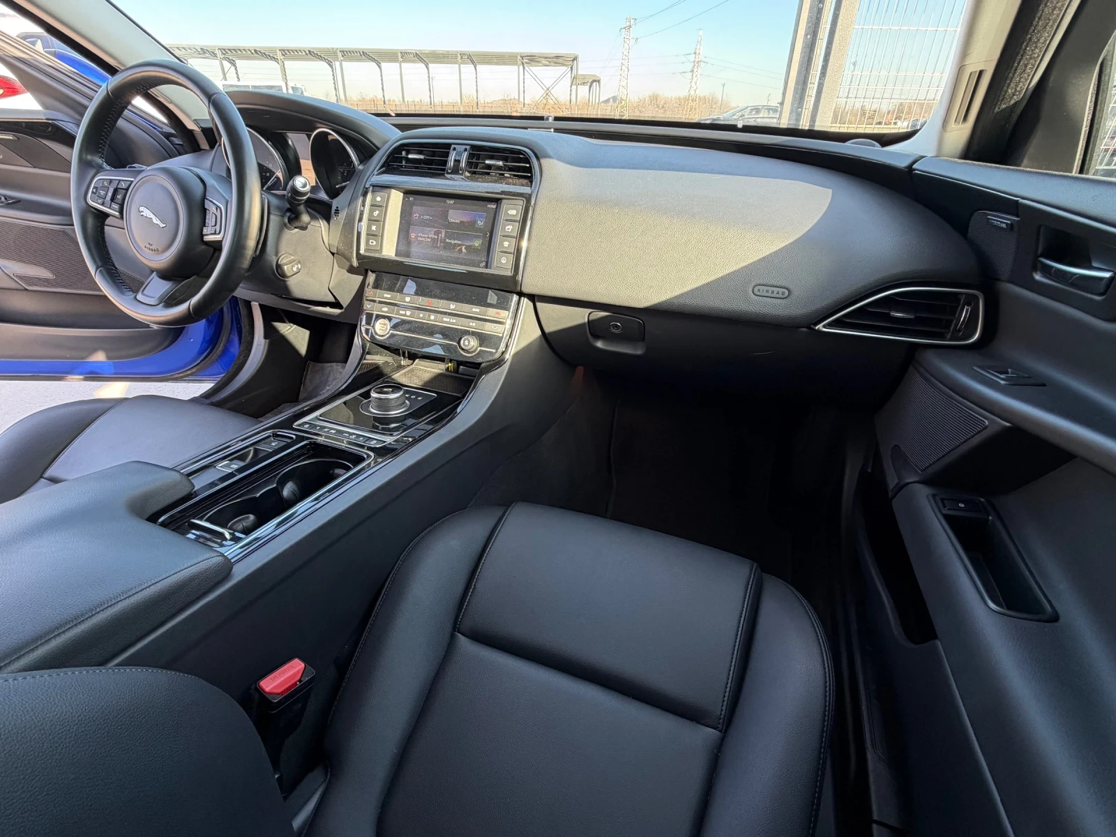 Jaguar XE 2.0T* , снимка 9 - Автомобили и джипове - 53997265