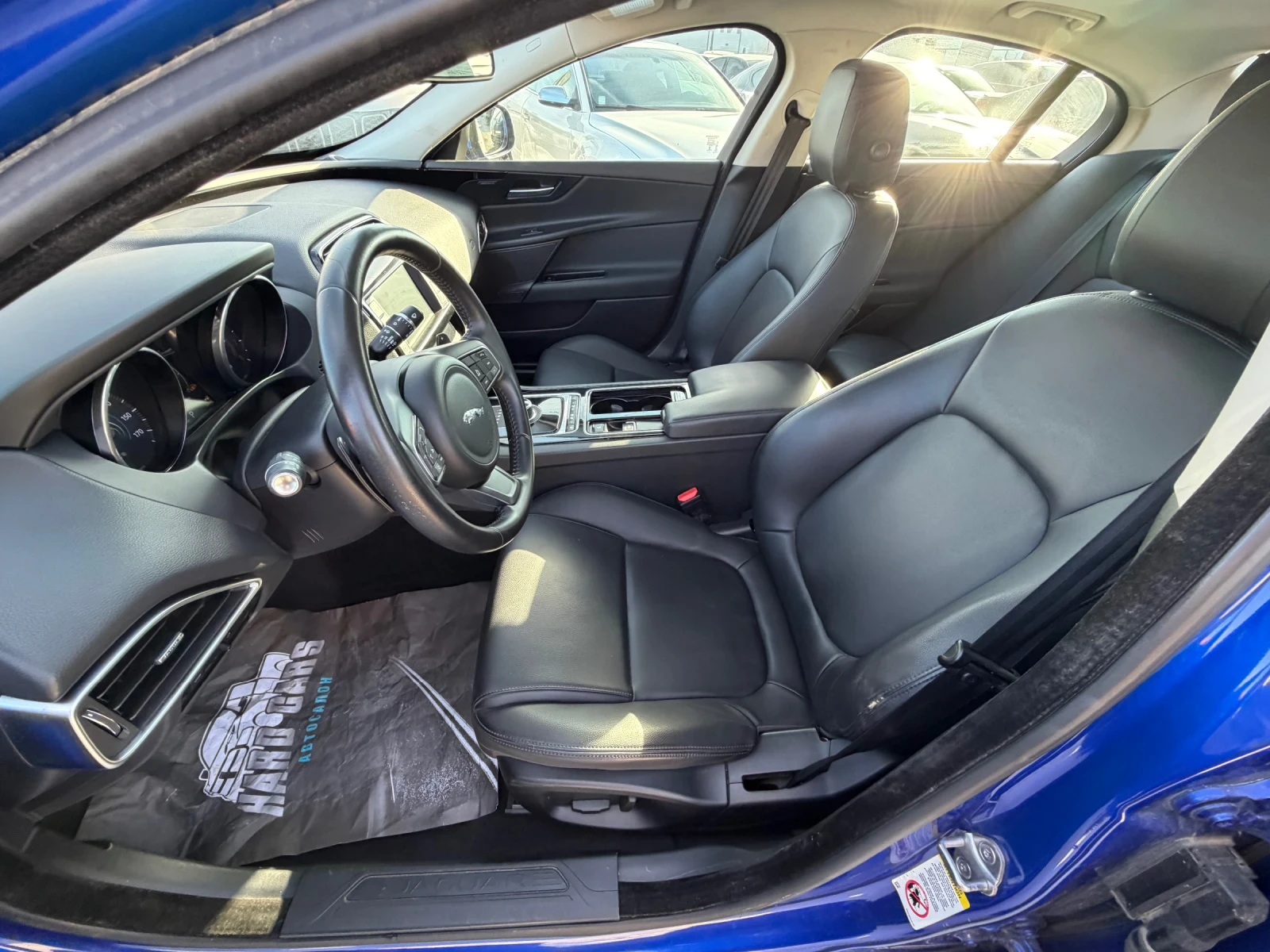 Jaguar XE 2.0T* , снимка 10 - Автомобили и джипове - 53997265