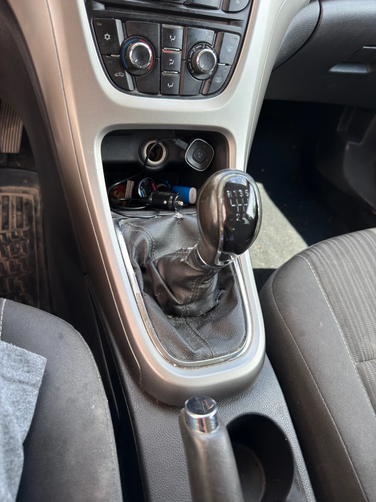 Opel Astra 1.7 CDTI, снимка 11 - Автомобили и джипове - 54640806