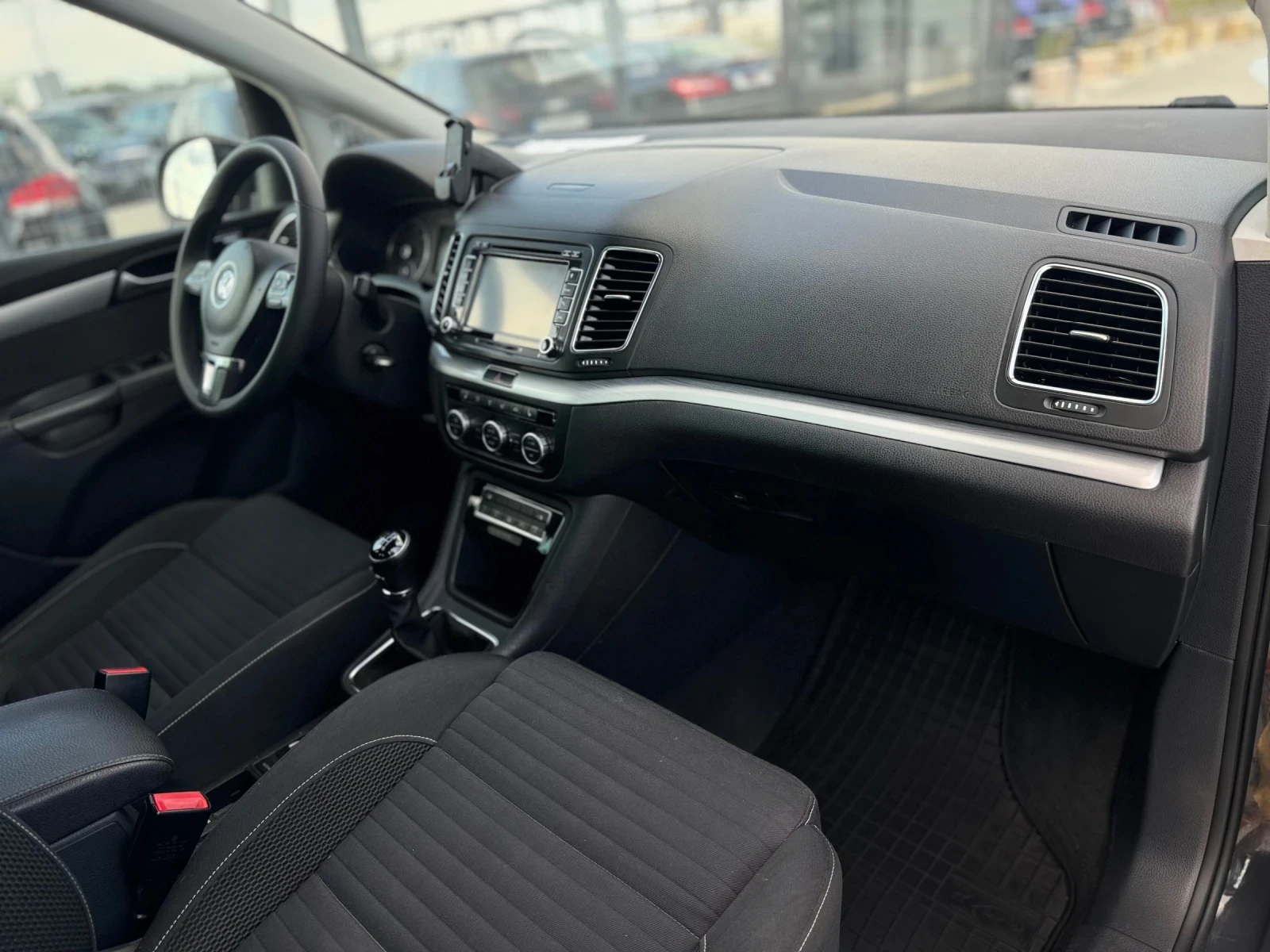 VW Sharan 2.0TDI CUB 6+ 1, снимка 15 - Автомобили и джипове - 54791047