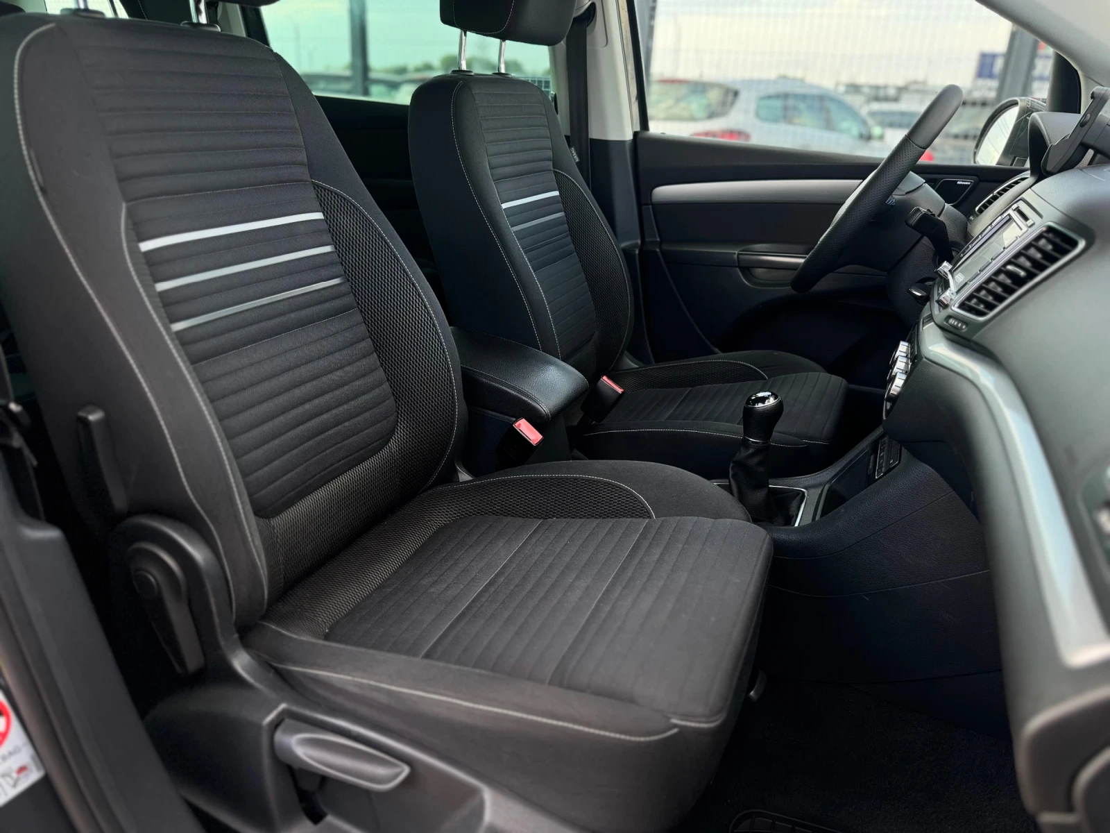 VW Sharan 2.0TDI CUB 6+ 1, снимка 16 - Автомобили и джипове - 54791047