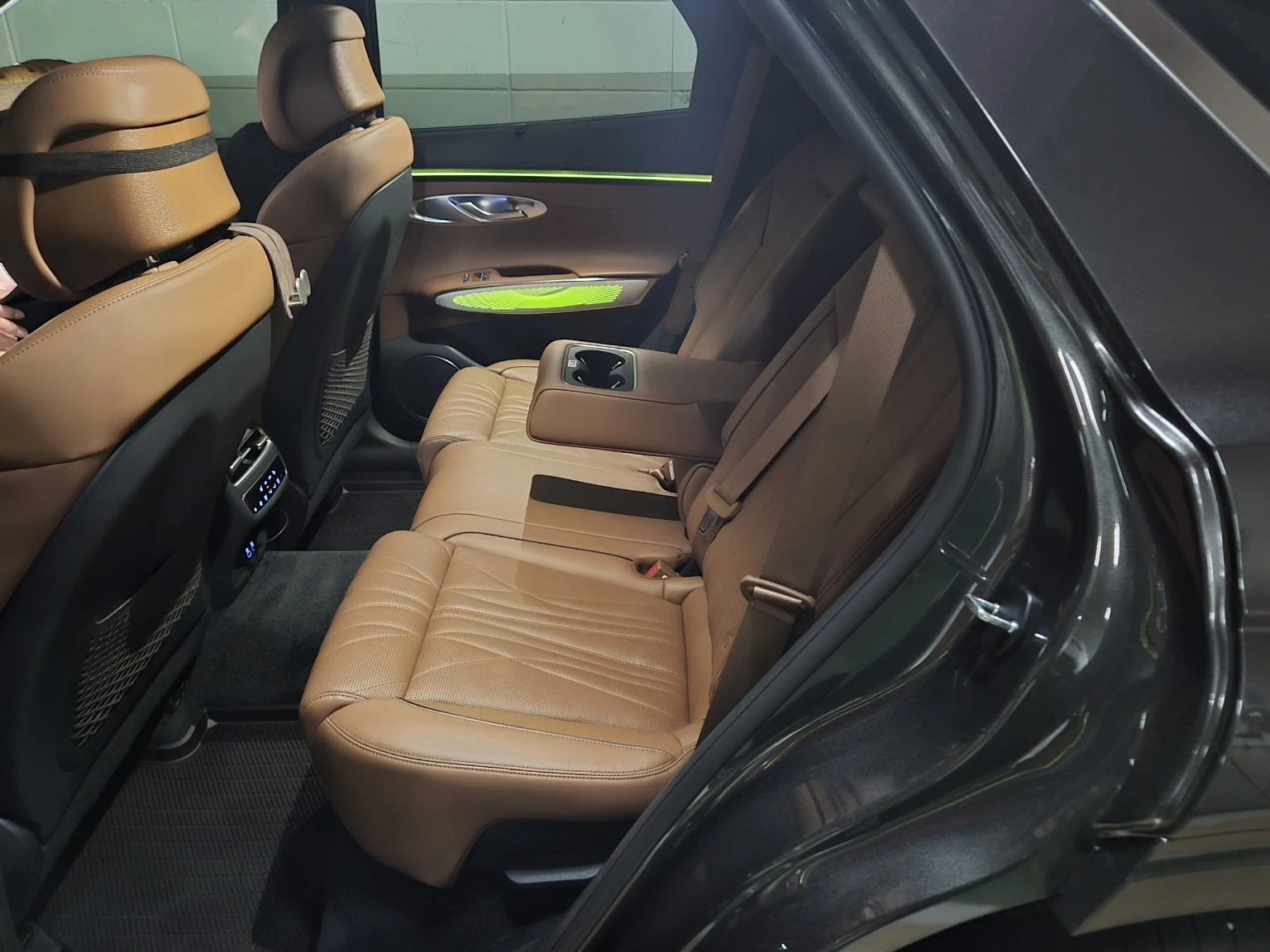 Genesis GV70 2.5* BLIND SPOT* ЕЛ. БАГАЖНИК* КРАЙНА ЦЕНА, снимка 11 - Автомобили и джипове - 55318962