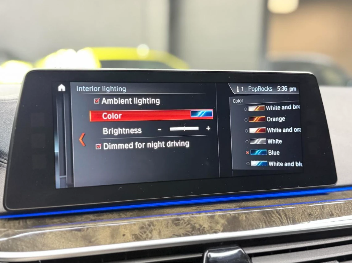 BMW 540 M-sport HUD HK audio, снимка 11 - Автомобили и джипове - 55346920
