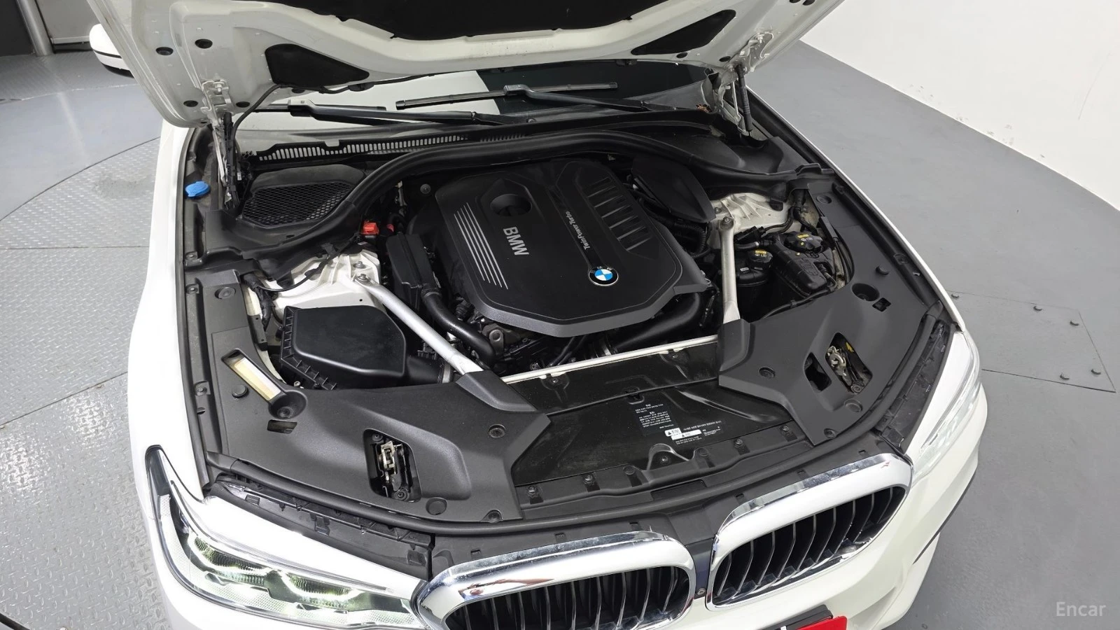BMW 540 xDrive* M PACK* 360* HUD* DISTRO* H/K* ОБДУХВАНЕ, снимка 4 - Автомобили и джипове - 55460109