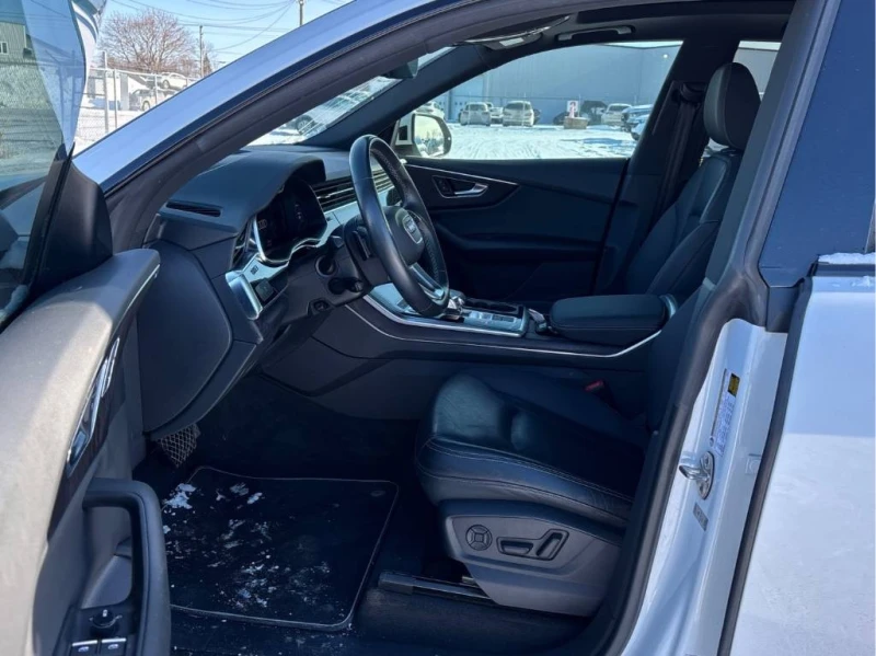 Audi Q8 Progressiv 55 TFSI quattro * CARFAX* АВТОФИНАНСИРА, снимка 6 - Автомобили и джипове - 53204707