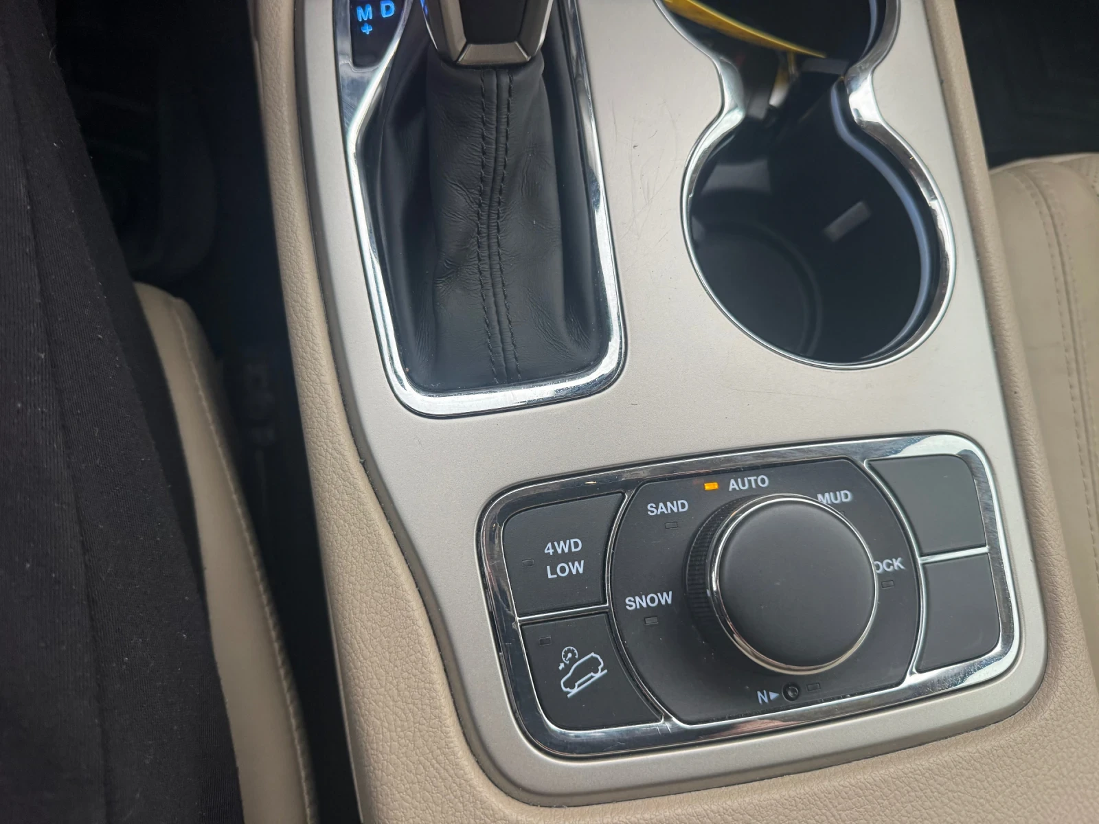 Jeep Grand cherokee 5.7 HEMI Limited 29000км!, снимка 14 - Автомобили и джипове - 53726342