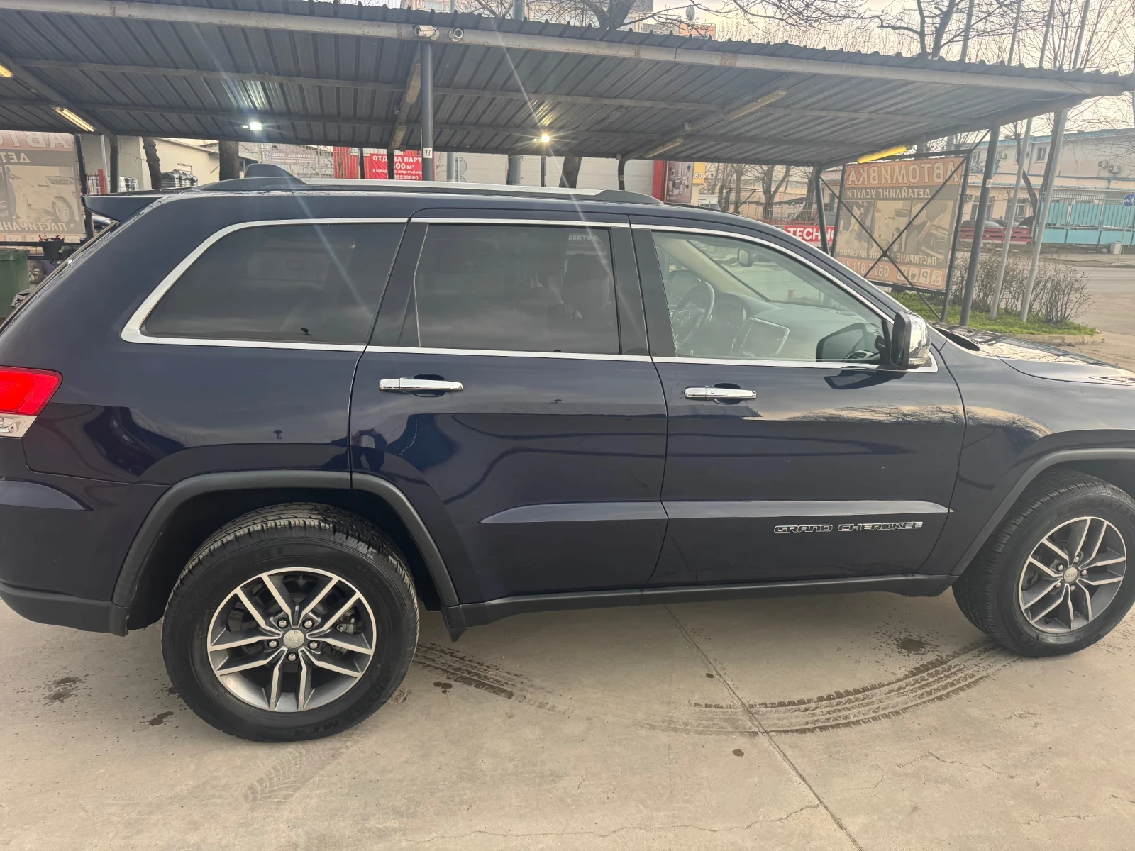 Jeep Grand cherokee 5.7 HEMI Limited 29000км!, снимка 7 - Автомобили и джипове - 53726342