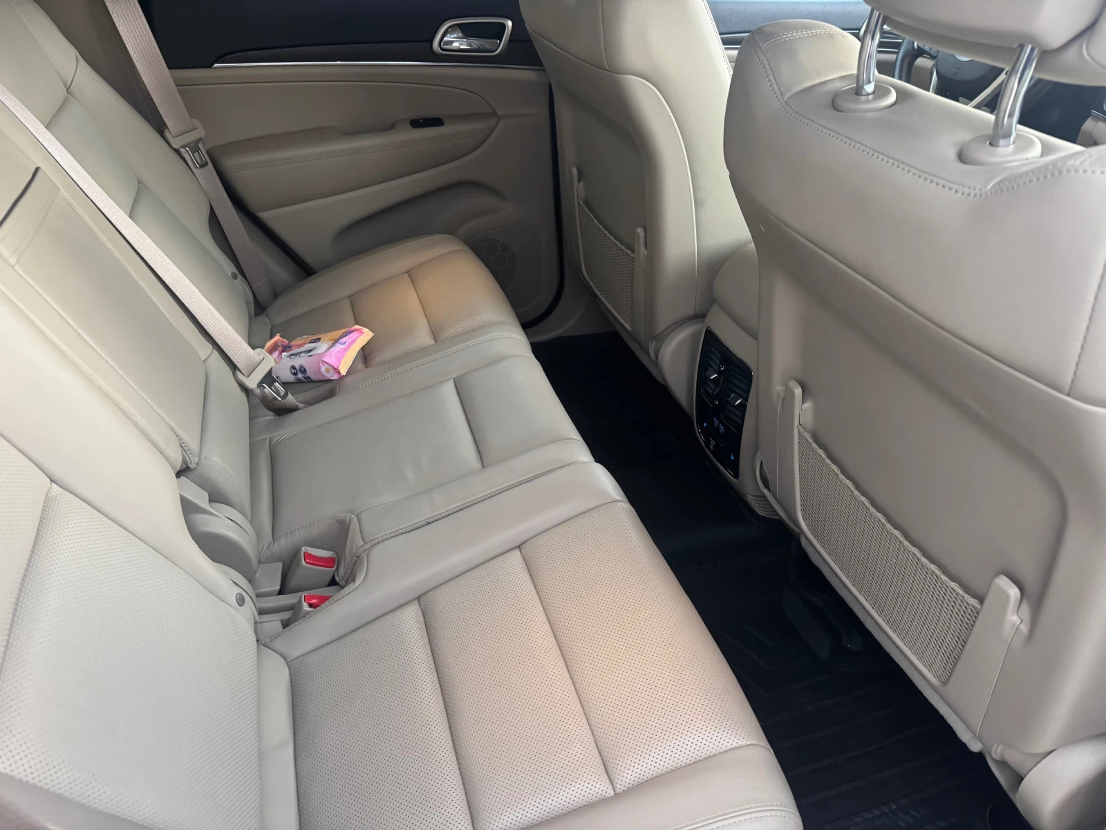 Jeep Grand cherokee 5.7 HEMI Limited 29000км!, снимка 11 - Автомобили и джипове - 53726342