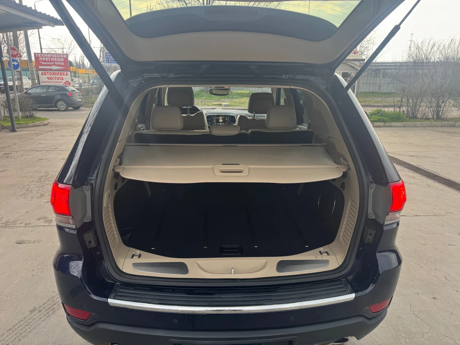 Jeep Grand cherokee 5.7 HEMI Limited 29000км!, снимка 12 - Автомобили и джипове - 53726342