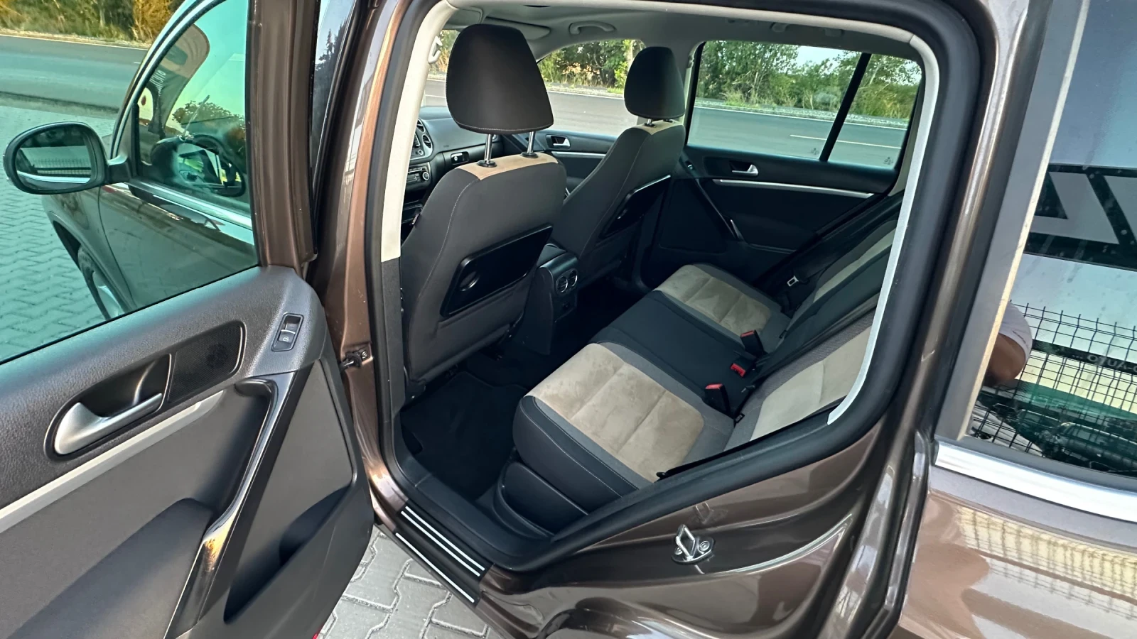 VW Tiguan 2.0tdi Автомат Лед Панорама Камера 4х4, снимка 10 - Автомобили и джипове - 56299228
