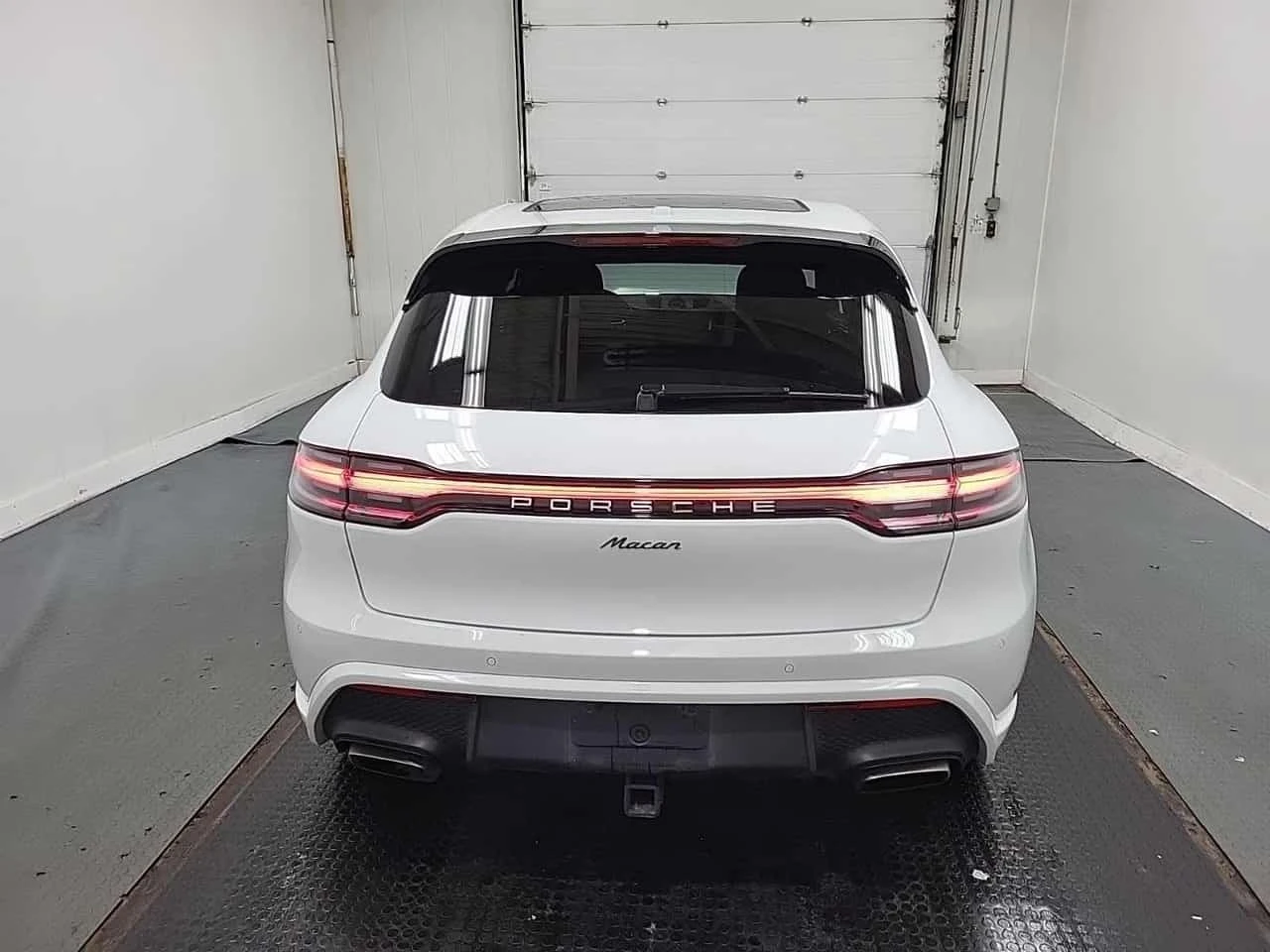 Porsche Macan * AWD * CARFAX * БЕЗ ПЪРВОНАЧАЛНА ВНОСКА, снимка 4 - Автомобили и джипове - 56320767