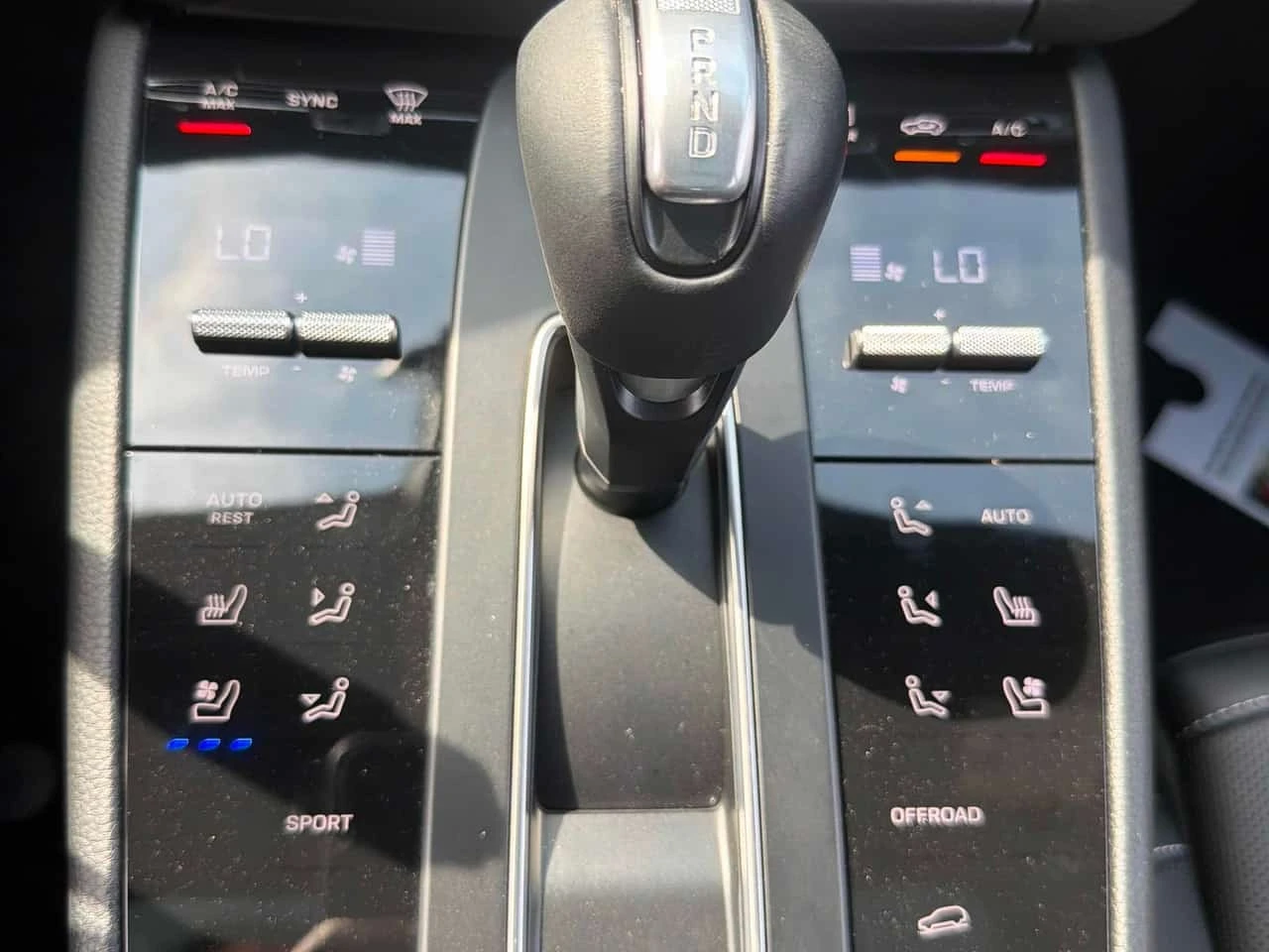 Porsche Macan * AWD * CARFAX * БЕЗ ПЪРВОНАЧАЛНА ВНОСКА, снимка 11 - Автомобили и джипове - 56320767