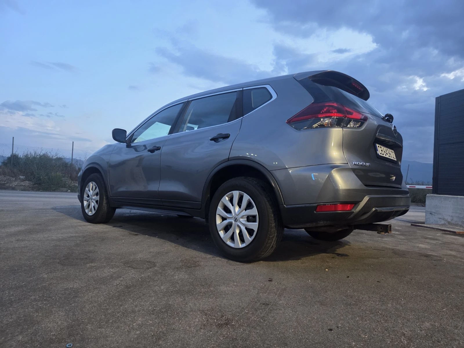 Nissan Rogue T32, снимка 3 - Автомобили и джипове - 56485939