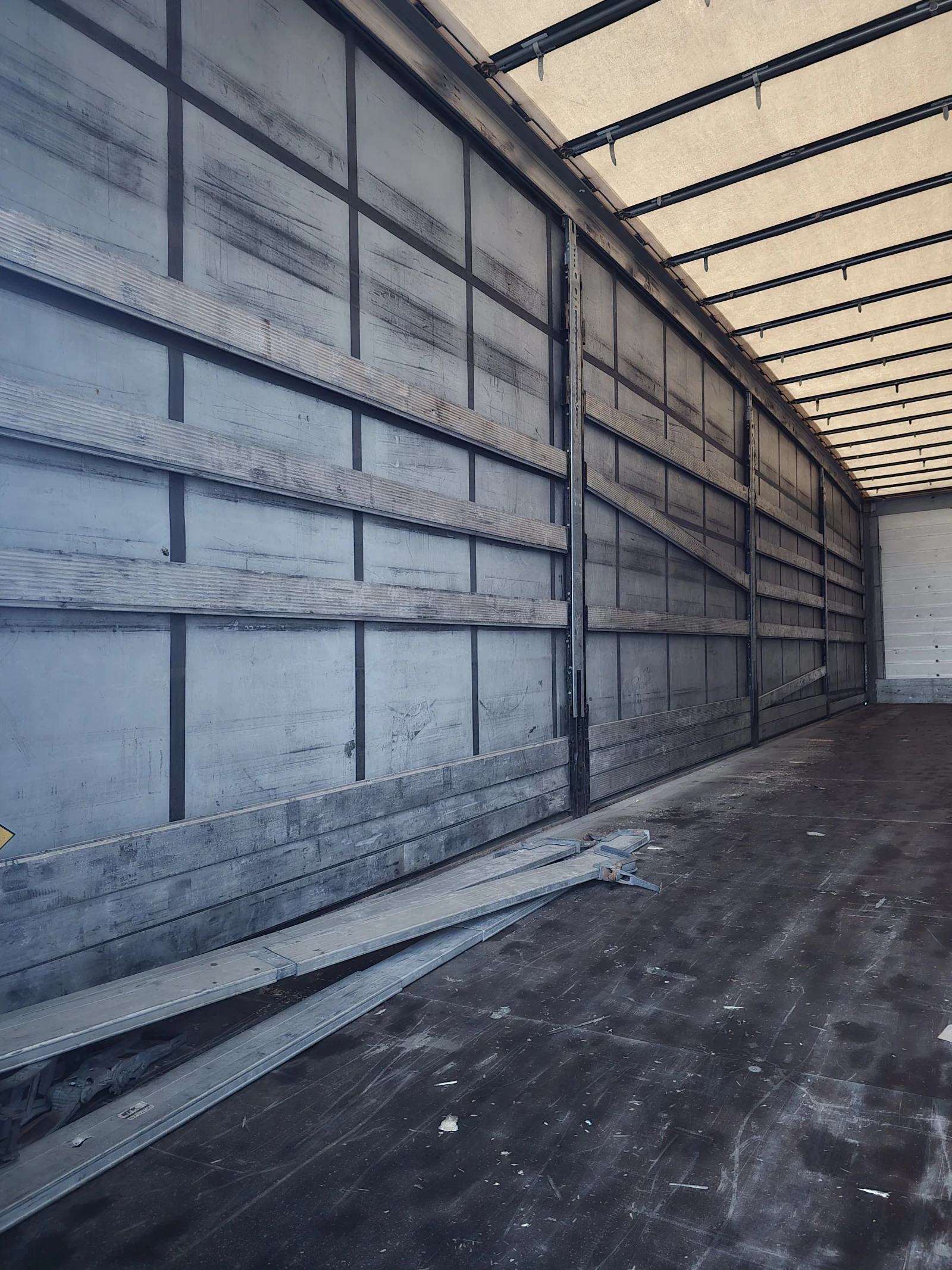 Полуремарке Schmitz БОРДОВО, ТРИСТРАННА ЩОРА, снимка 8 - Ремаркета - 53805475