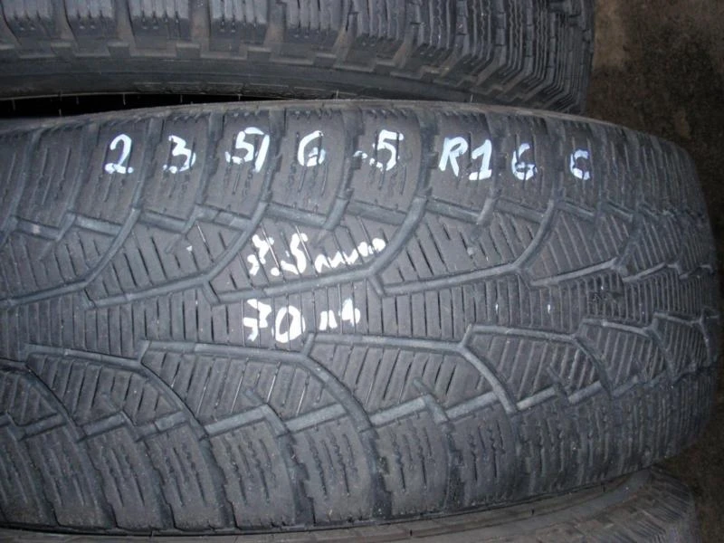 Гуми Всесезонни 235/65R16, снимка 1 - Гуми и джанти - 8927355