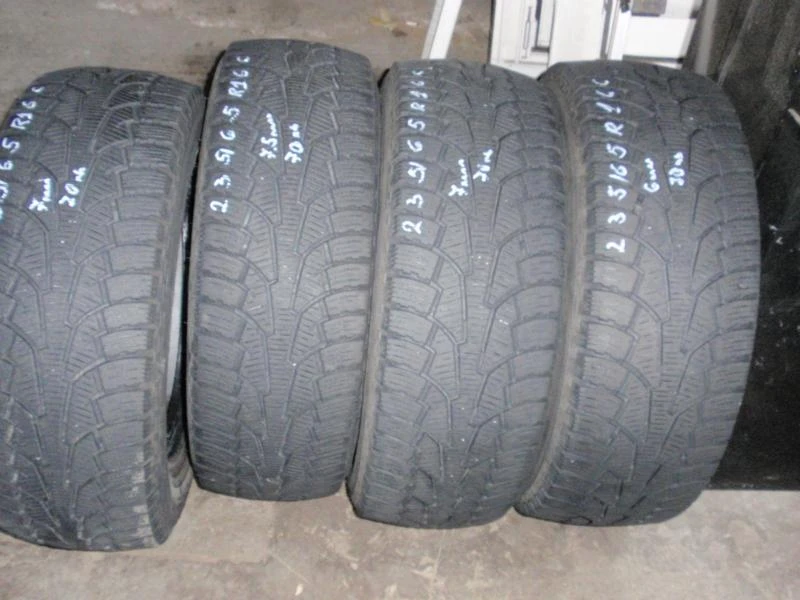 Гуми Всесезонни 235/65R16, снимка 3 - Гуми и джанти - 8927355