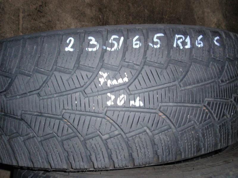 Гуми Всесезонни 235/65R16, снимка 4 - Гуми и джанти - 8927355