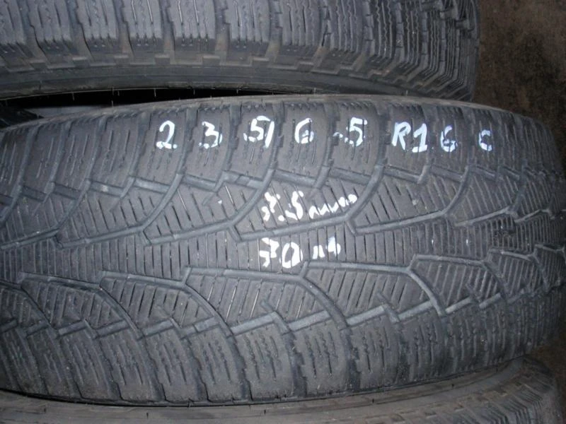 Гуми Всесезонни 235/65R16, снимка 5 - Гуми и джанти - 8927355