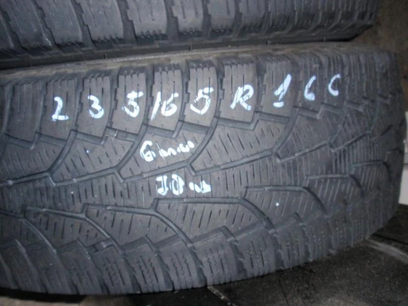 Гуми Всесезонни 235/65R16, снимка 7 - Гуми и джанти - 8927355