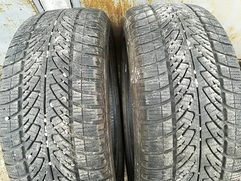 Гуми Зимни 215/55R17, снимка 1 - Гуми и джанти - 23094015