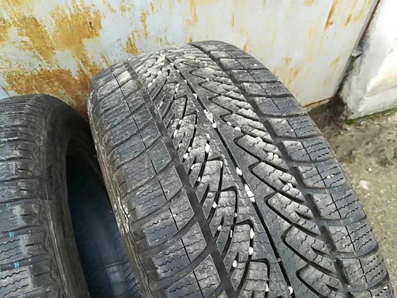 Гуми Зимни 215/55R17, снимка 3 - Гуми и джанти - 23094015