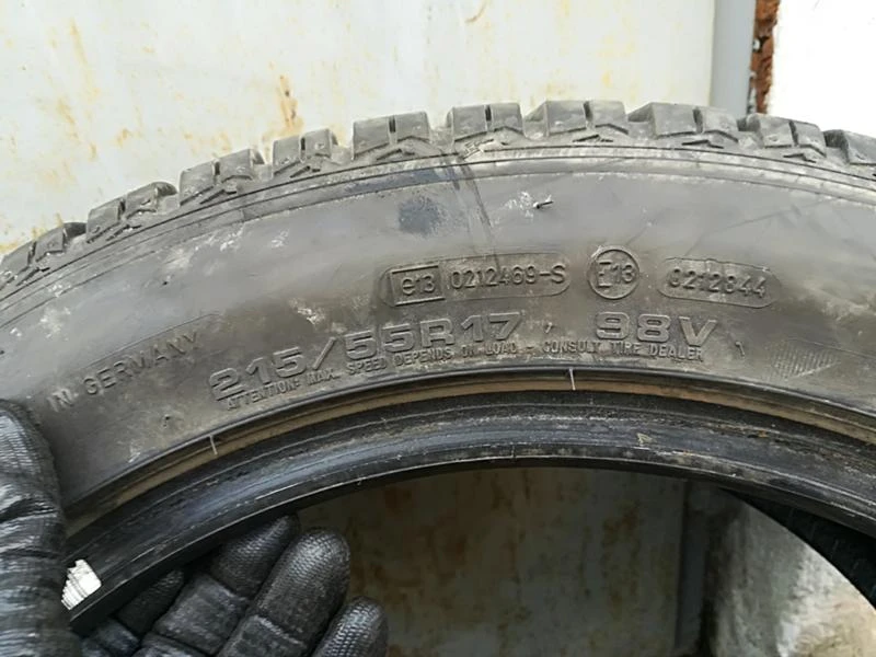 Гуми Зимни 215/55R17, снимка 5 - Гуми и джанти - 23094015