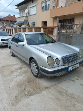 Mercedes-Benz E 220, снимка 3