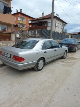 Mercedes-Benz E 220 - 2000 € / 3911.66 лв. - 75061353 4