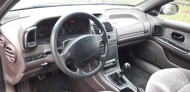 Renault Laguna 1.8, снимка 3 - Автомобили и джипове - 41554732