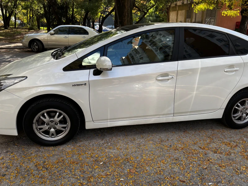 Toyota Prius, снимка 3 - Автомобили и джипове - 47383451