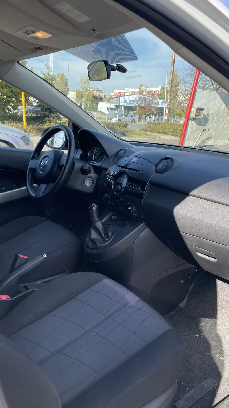 Mazda 2, снимка 9 - Автомобили и джипове - 47737734