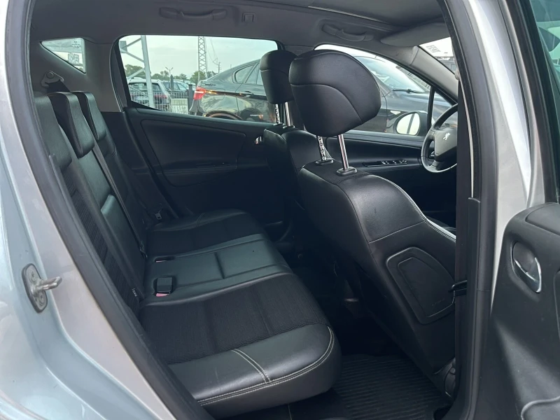Peugeot 207 207 SW 1.6 HDI, снимка 13 - Автомобили и джипове - 51136377