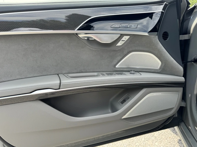 Audi S8 full max, керамика, bang&olufsen advanced, matrix, снимка 9 - Автомобили и джипове - 52567947