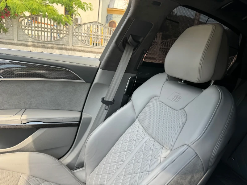 Audi S8 full max, керамика, bang&olufsen advanced, matrix, снимка 13 - Автомобили и джипове - 52567947