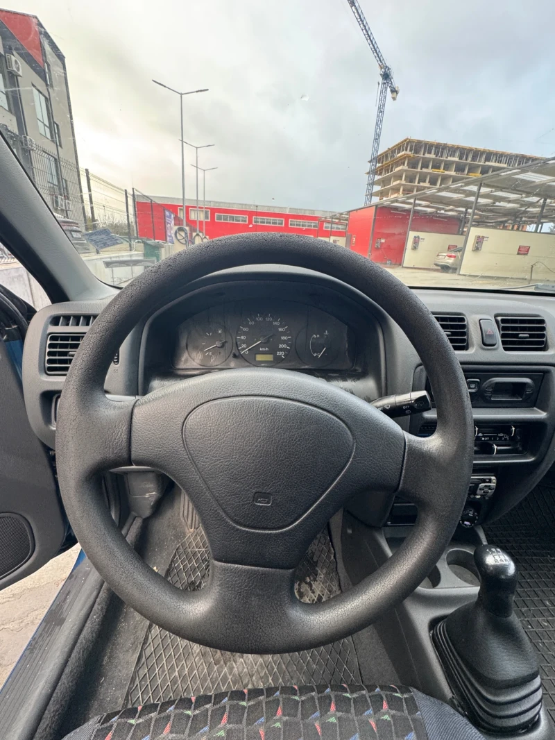 Mazda 323 1.3 16v, снимка 5 - Автомобили и джипове - 53088595