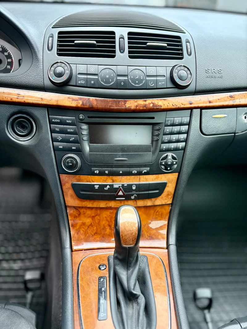 Mercedes-Benz E 240, снимка 9 - Автомобили и джипове - 53385316