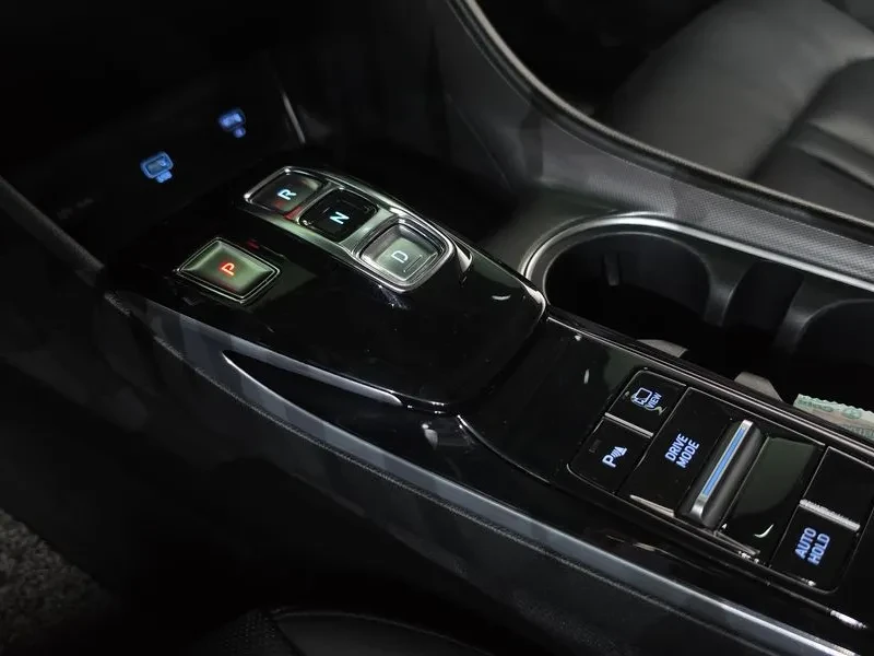 Hyundai Sonata 2.0 Premium Plus, снимка 9 - Автомобили и джипове - 56130567