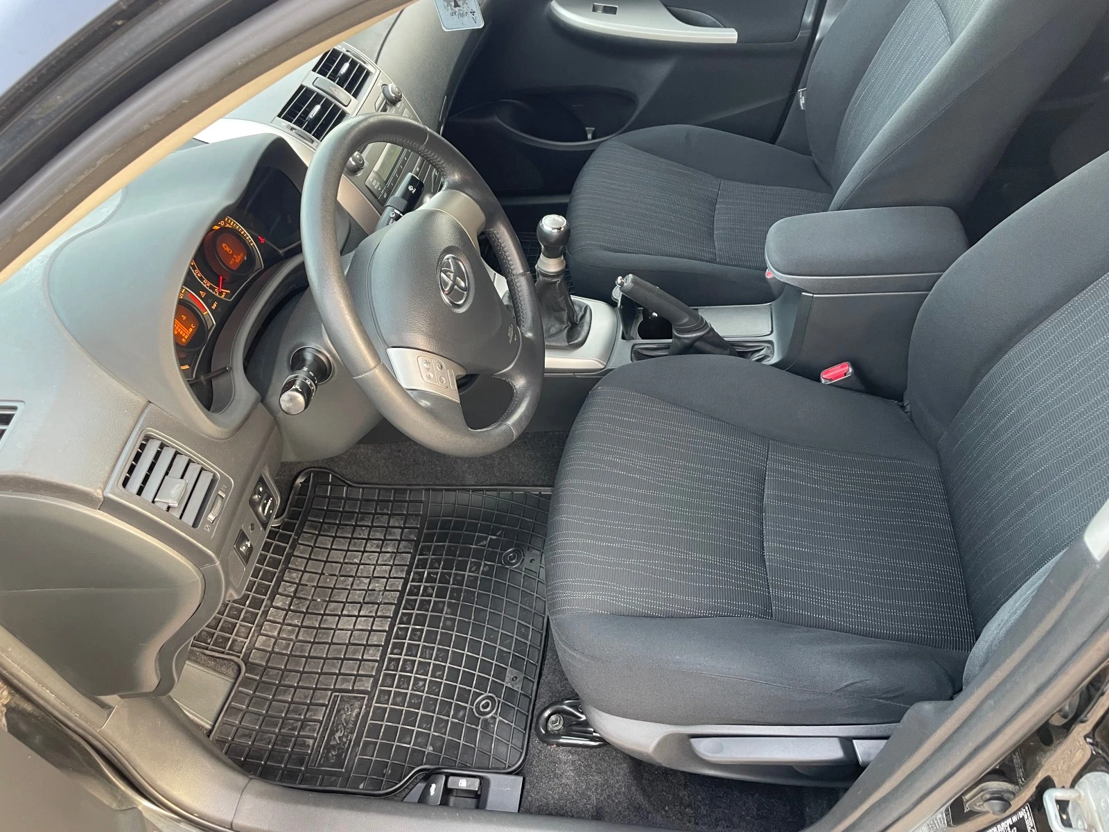 Toyota Corolla 1.4 D-4D Premium  | Mobile.bg — изображение 12