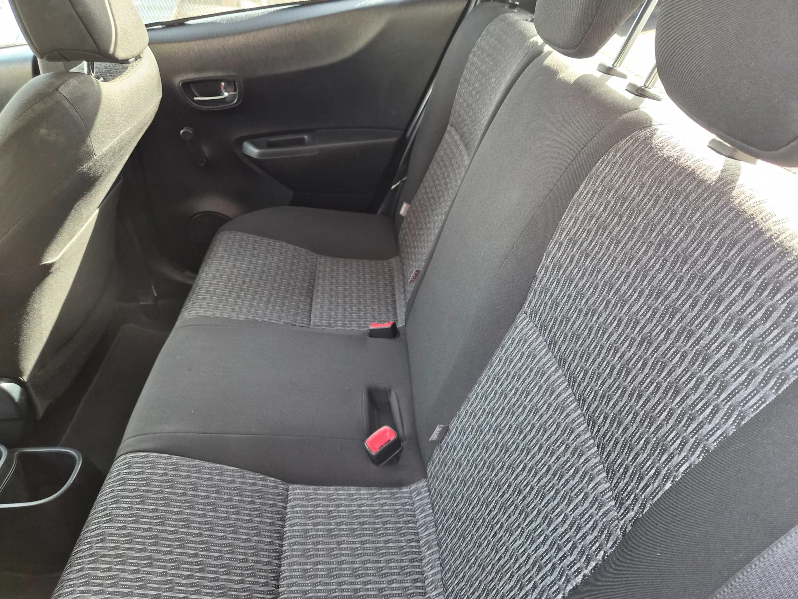 Toyota Yaris  - изображение 9