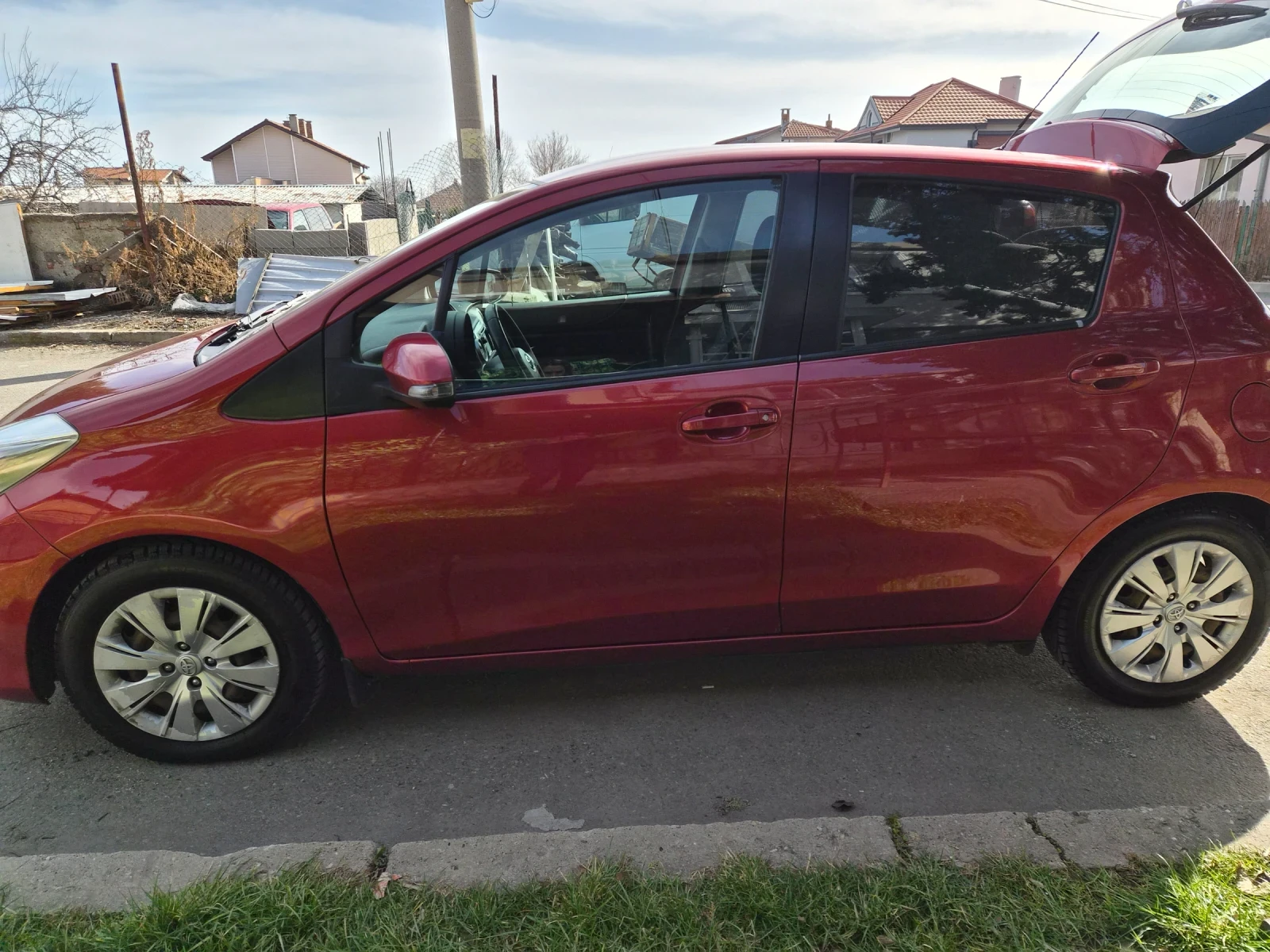 Toyota Yaris  - изображение 3