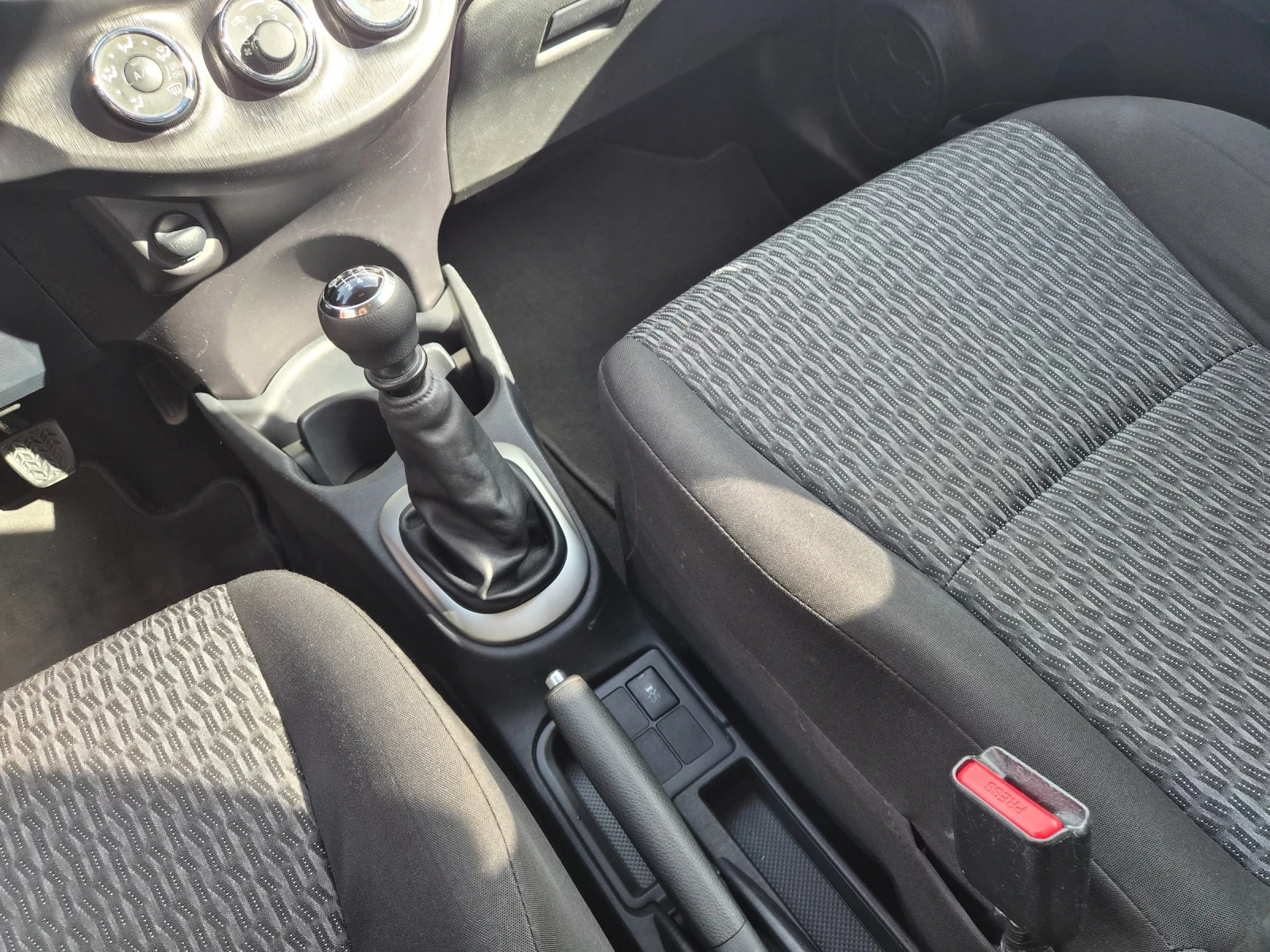 Toyota Yaris  - изображение 10