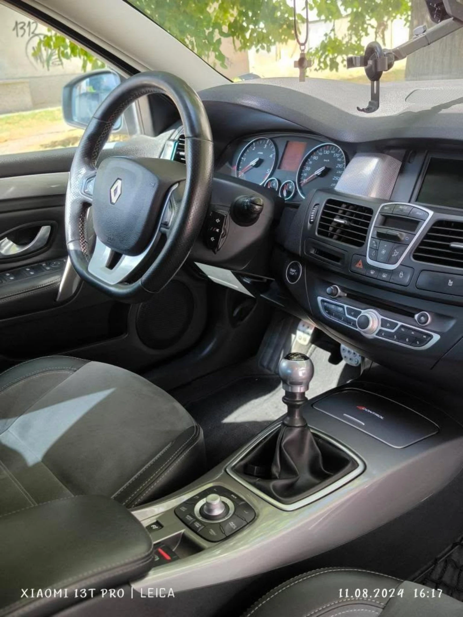 Renault Laguna 2.0dCi, снимка 9 - Автомобили и джипове - 53833718