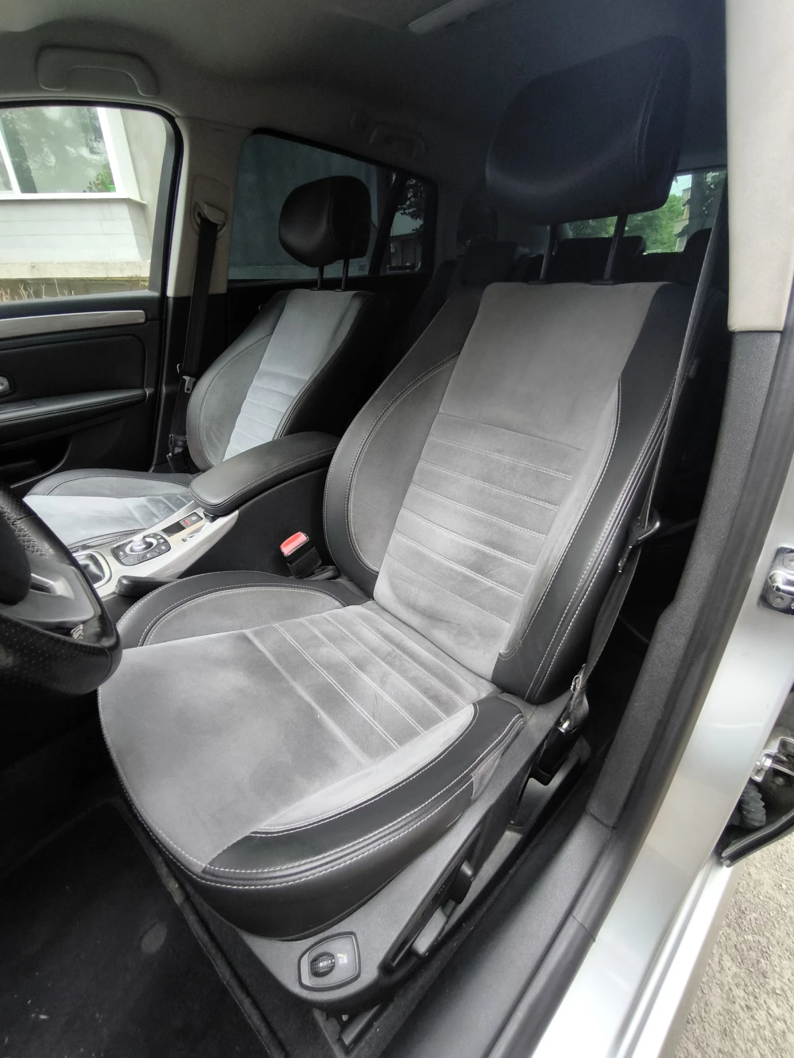 Renault Laguna 2.0dCi, снимка 6 - Автомобили и джипове - 53833718