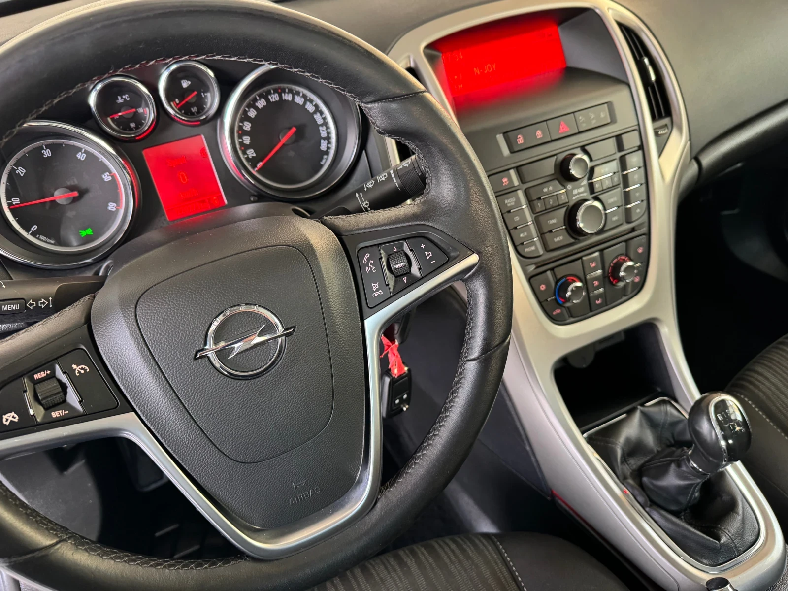 Opel Astra 1, 7 CDTi* EDITION* EURO 5, снимка 10 - Автомобили и джипове - 53873320