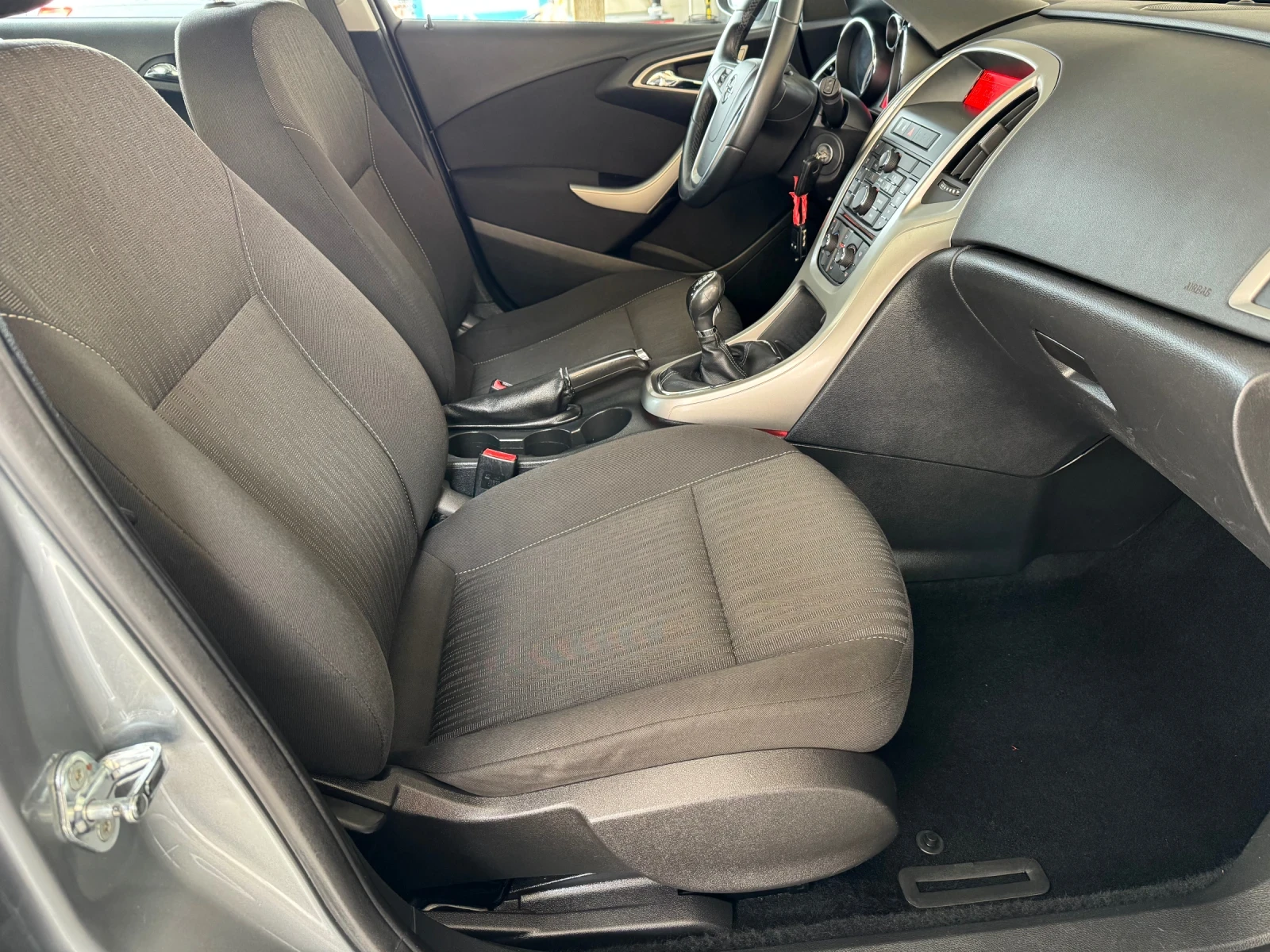 Opel Astra 1, 7 CDTi* EDITION* EURO 5, снимка 15 - Автомобили и джипове - 53873320