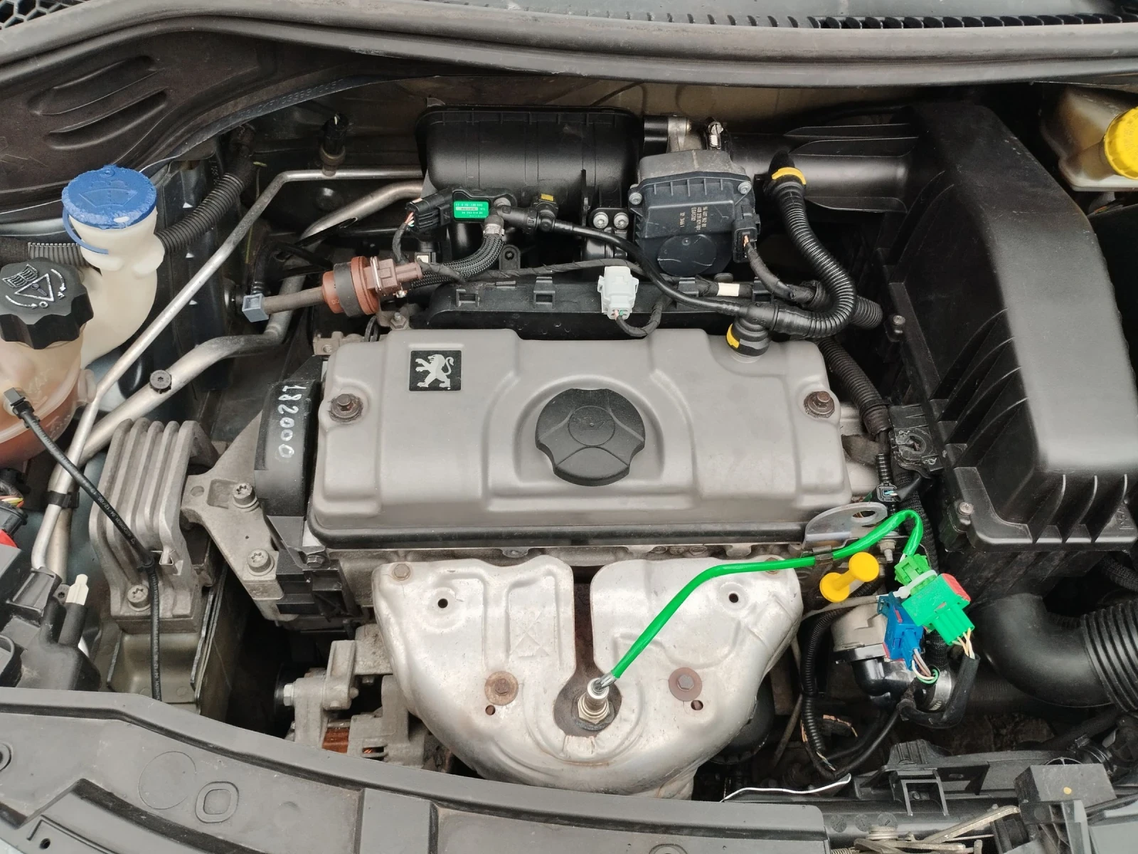 Peugeot 207 1.4i BENZIN , снимка 11 - Автомобили и джипове - 54632278