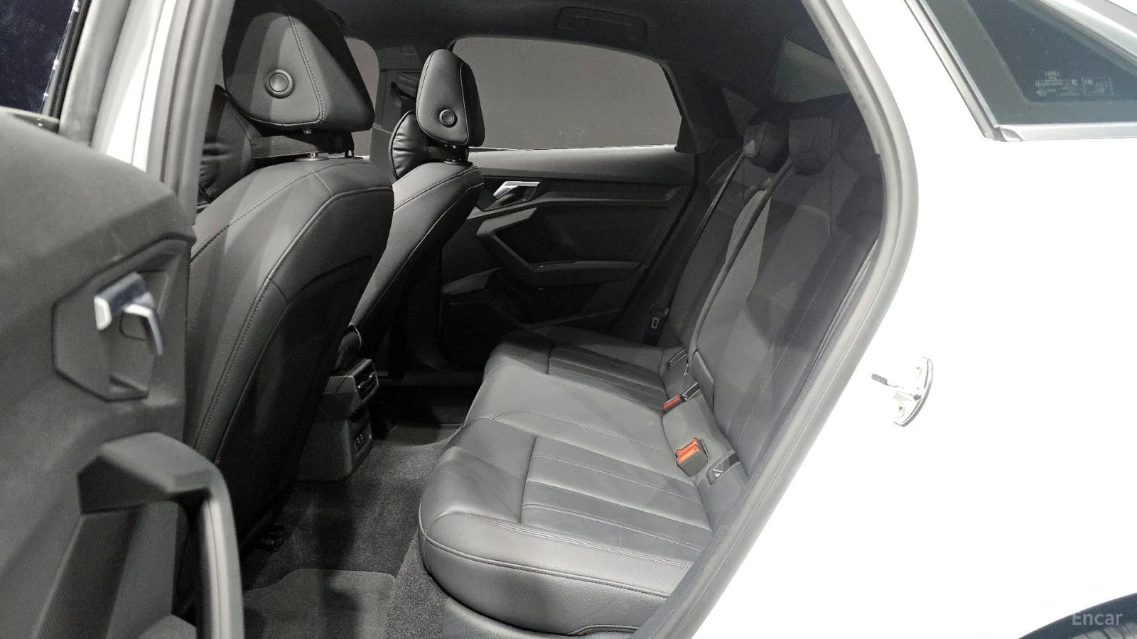 Audi A3 40 TFSI* КОЖА* ПОДГРЕВ* ПАНО* КАМЕРА, снимка 15 - Автомобили и джипове - 55481044