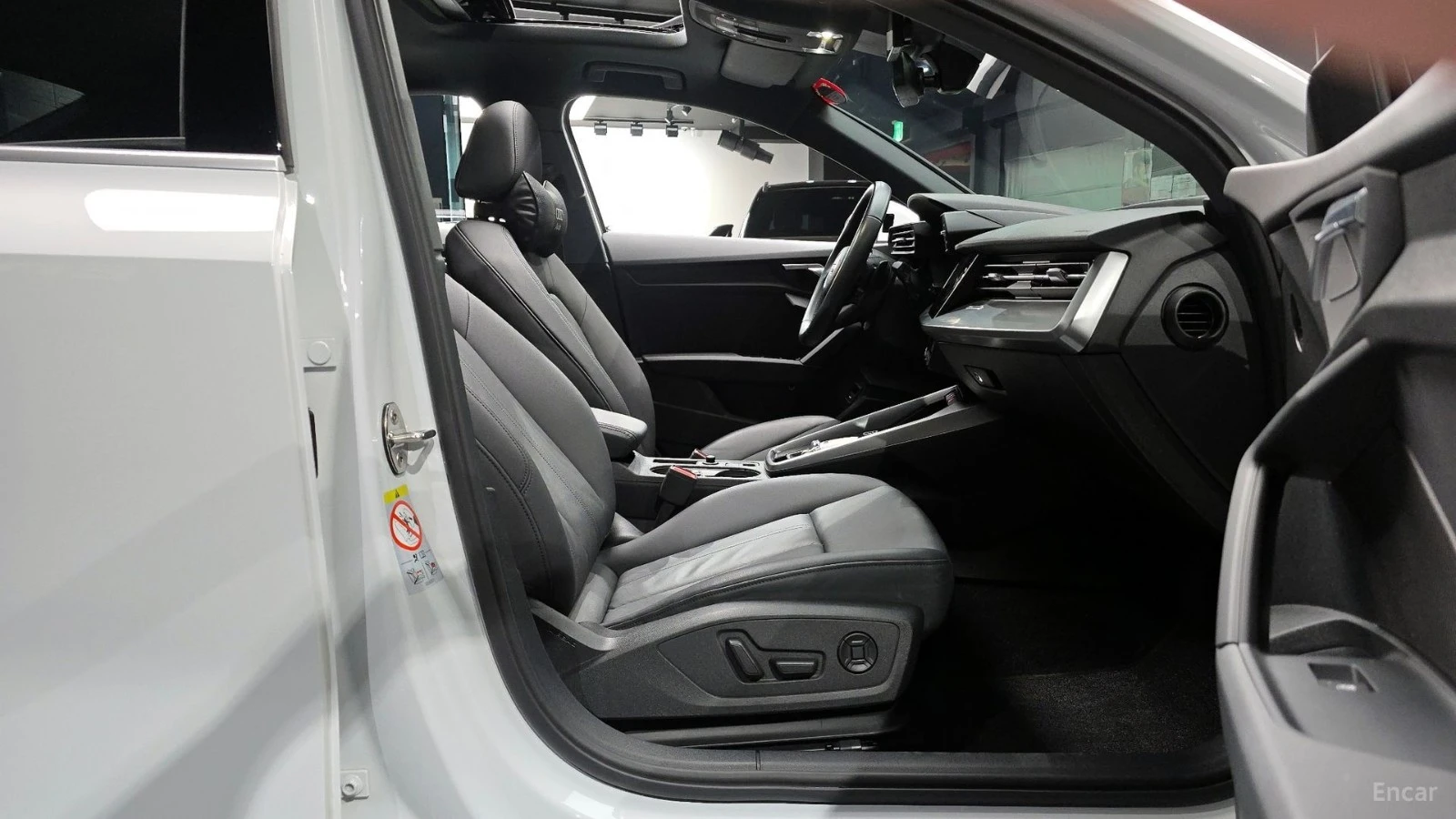 Audi A3 40 TFSI* КОЖА* ПОДГРЕВ* ПАНО* КАМЕРА, снимка 9 - Автомобили и джипове - 55481044